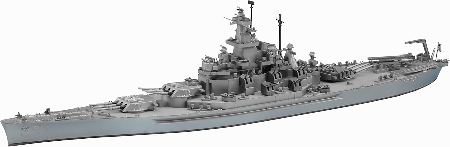 Foto de la maqueta del acorazado norteamericano USS Alabama BB60 en escala 1:700 de Hasegawa referencia 49608