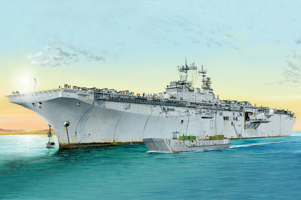 Portada de la maqueta del buque de asalto norteamericano USS Kearsarge LHD-3 en escala 1:700 de Hobby Boss referencia 83404