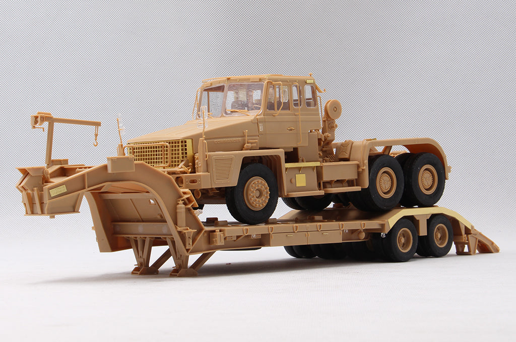 Foto del conjunto de la maqueta del camión pesado británico Scammell Commander en escala 1:35 de Hobby Boss referencia 85527