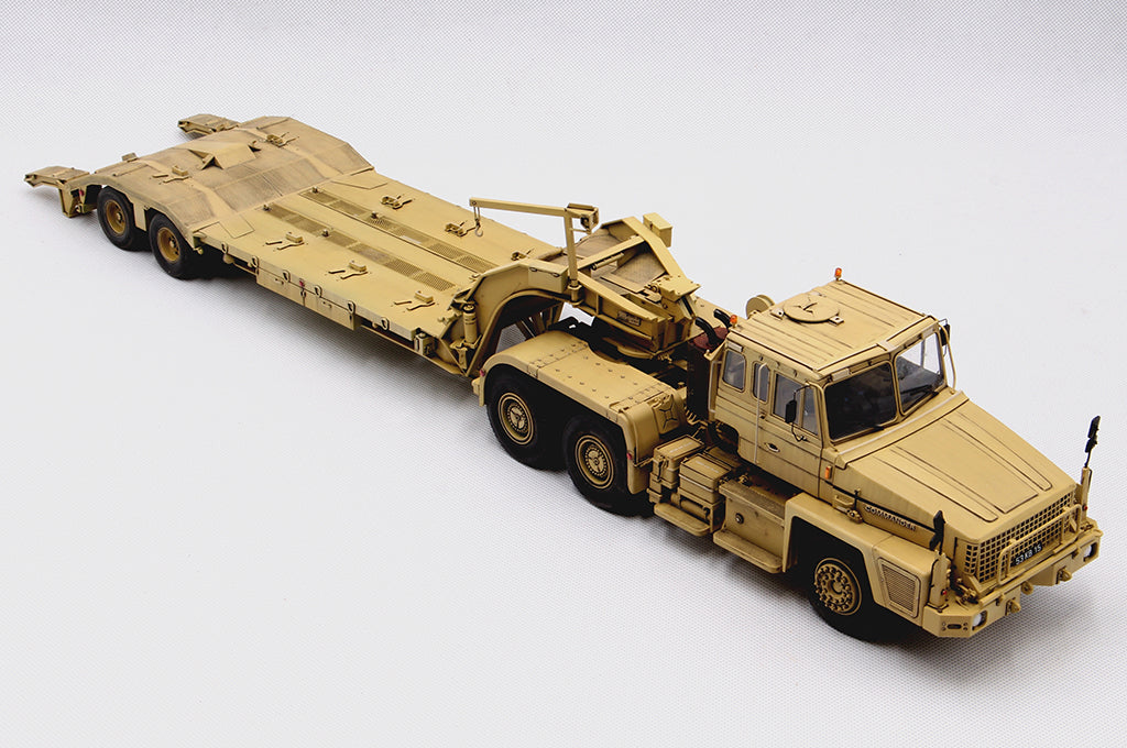 Foto frontal de la maqueta pintada del camión pesado británico Scammell Commander en escala 1:35 de Hobby Boss referencia 85527