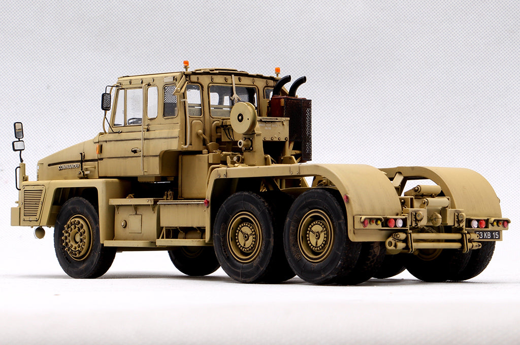 Foto trasera de la maqueta pintada del camión pesado británico Scammell Commander en escala 1:35 de Hobby Boss referencia 85527