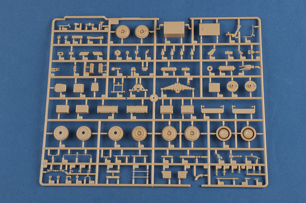 Piezas 7 de la maqueta pintada del camión pesado británico Scammell Commander en escala 1:35 de Hobby Boss referencia 85527