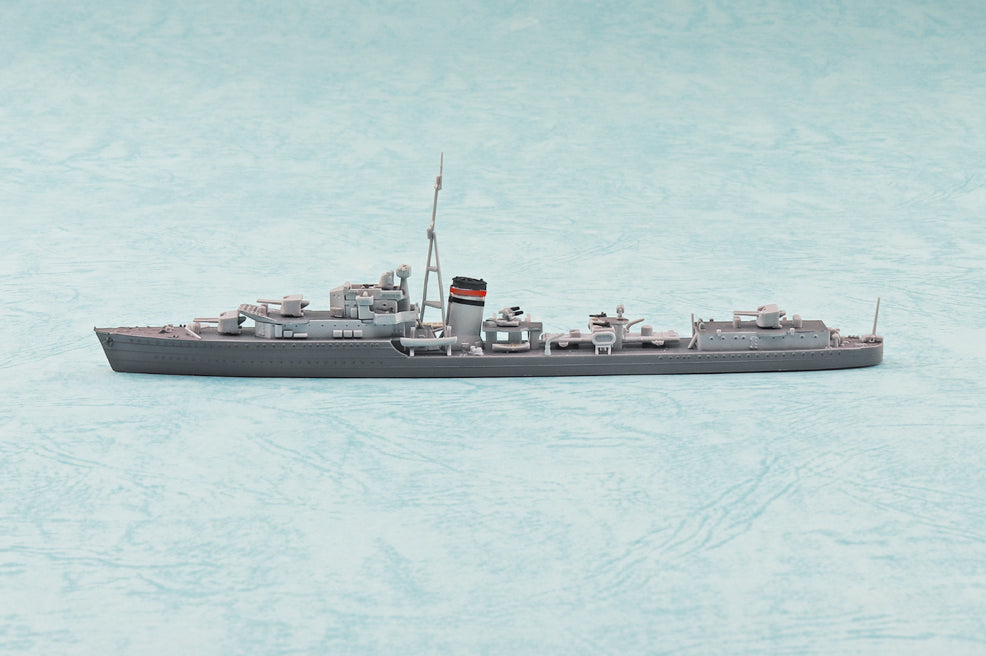 Foto lateral de la maqueta del destructor británico HMS Jervish en escala 1:700 de Aoshima referencia 05766