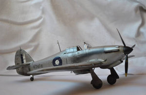 Vista lateral derecha de la maqueta del caza británico Hawker Hurricane Mk.I Trop en escala 1:32 de Fly referencia 32017