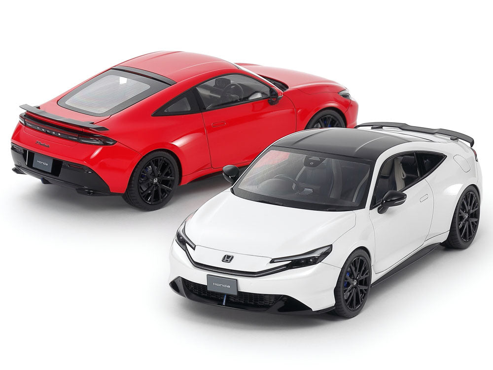 Foto de los modelos en rojo y blanco de la maqueta del Honda Prelude BF1 en escala 1:24 de Tamiya refrencia 24373