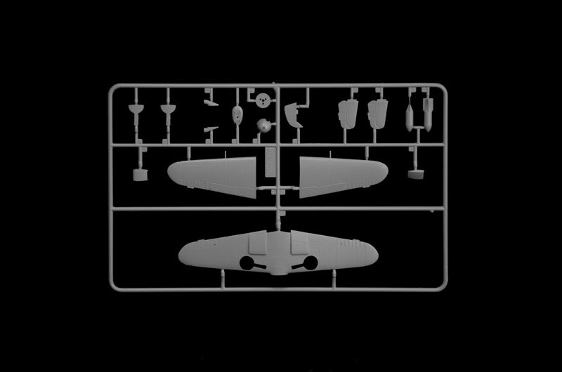 Piezas 2 de la maqueta del caza alemán Bf-109 G-6 en escala 1:72 de Italeri referencia 1483