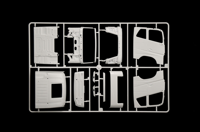 Piezas 1 de la maqueta del camión Volvo FH16 en escala 1:24 de Italeri referencia 3970