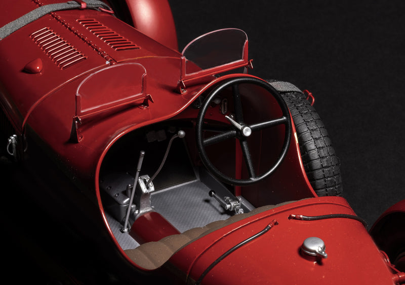 Foto detalle del interior de la maqueta del Alfa Romeo 8C 2300 Roadster en escala 1:12 de Italeri referencia 4708