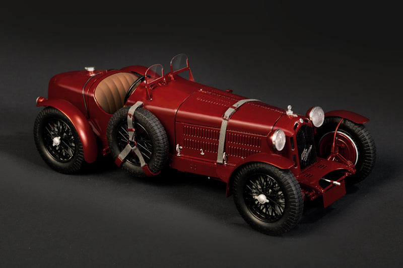 Foto derecha de la maqueta del Alfa Romeo 8C 2300 Roadster en escala 1:12 de Italeri referencia 4708