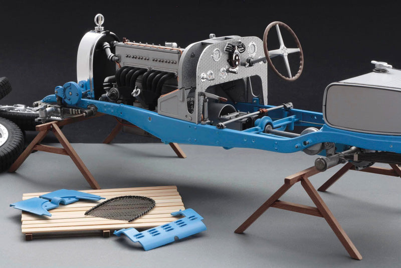 Foto detalle del bastidor de la maqueta del Bugatti Type 35B de Fórmula 1 de 1928 en escala 1:12 de Italeri referencia 4716