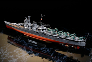 Imagen completa de la maqueta del crucero pesado japones Mogami en escala 1/350 de Tamiya con referencia 78021
