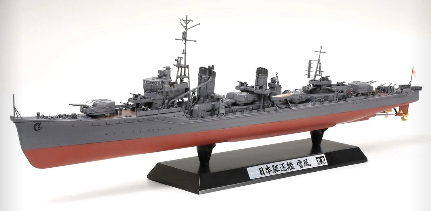 Foto completa de la maqueta del destructor aponés Yukikaze en escala 1:350 de Tamiya referencia 25218