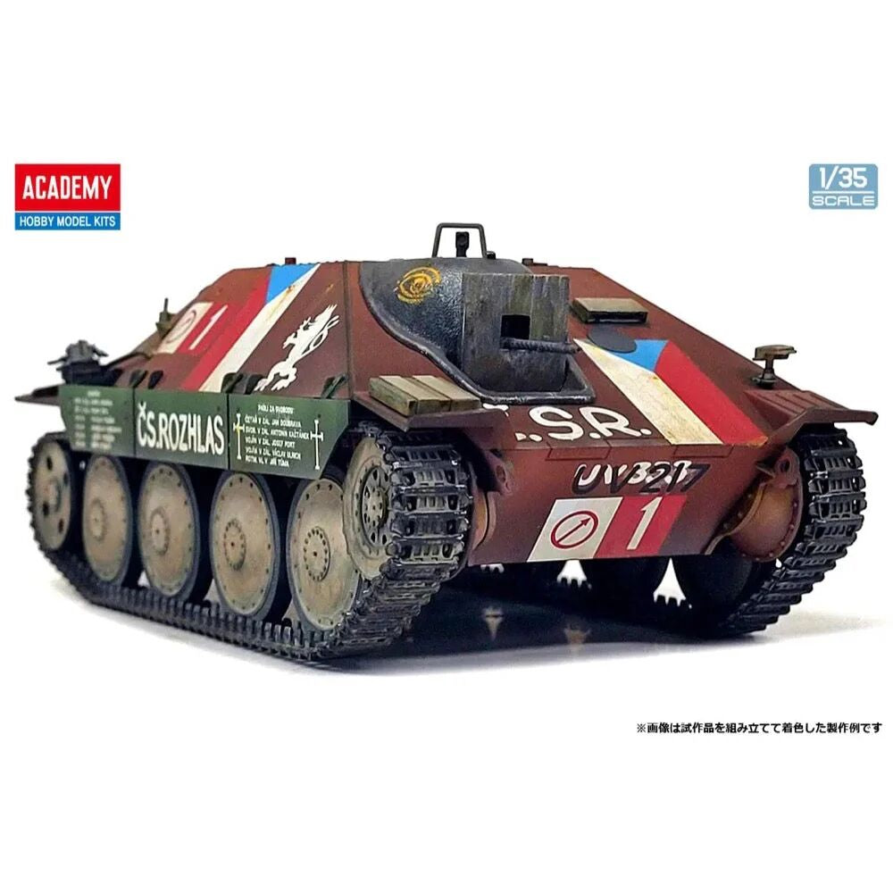 Foto de la maqueta del cazacarros Jagdpanzer 38t Hetzer última versión en escala 1:35 de Academy referencia 13277