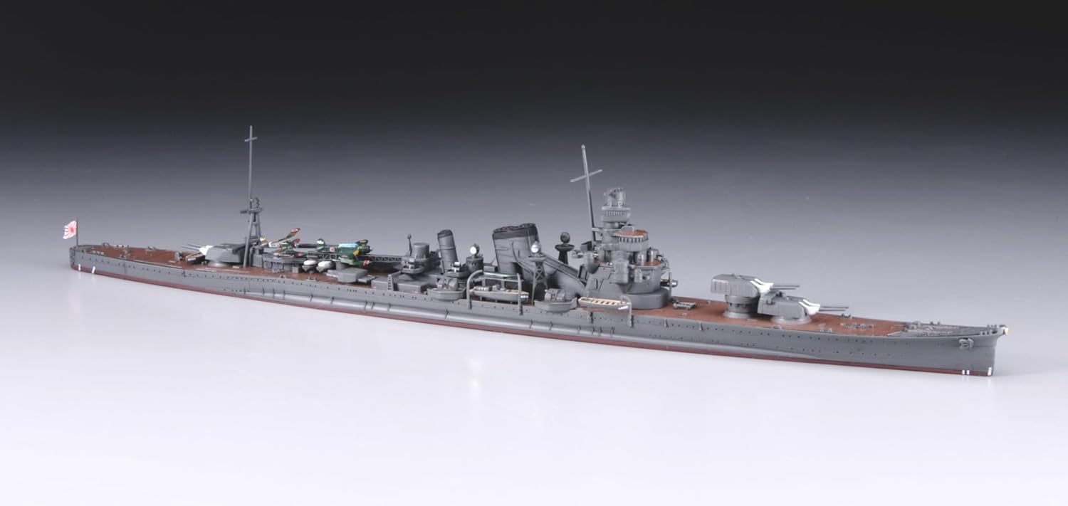 Foto de la maqueta del crucero pesado japonés Furutaka en escala 1:700 de Hasegawa referencia 49345