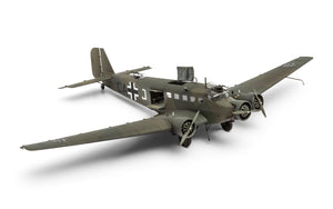 Foto frontal decoración 2 de la maqueta del avión de transporte alemán Junker Ju-52/3m en escala 1:72 de Airfix referencia A08022
