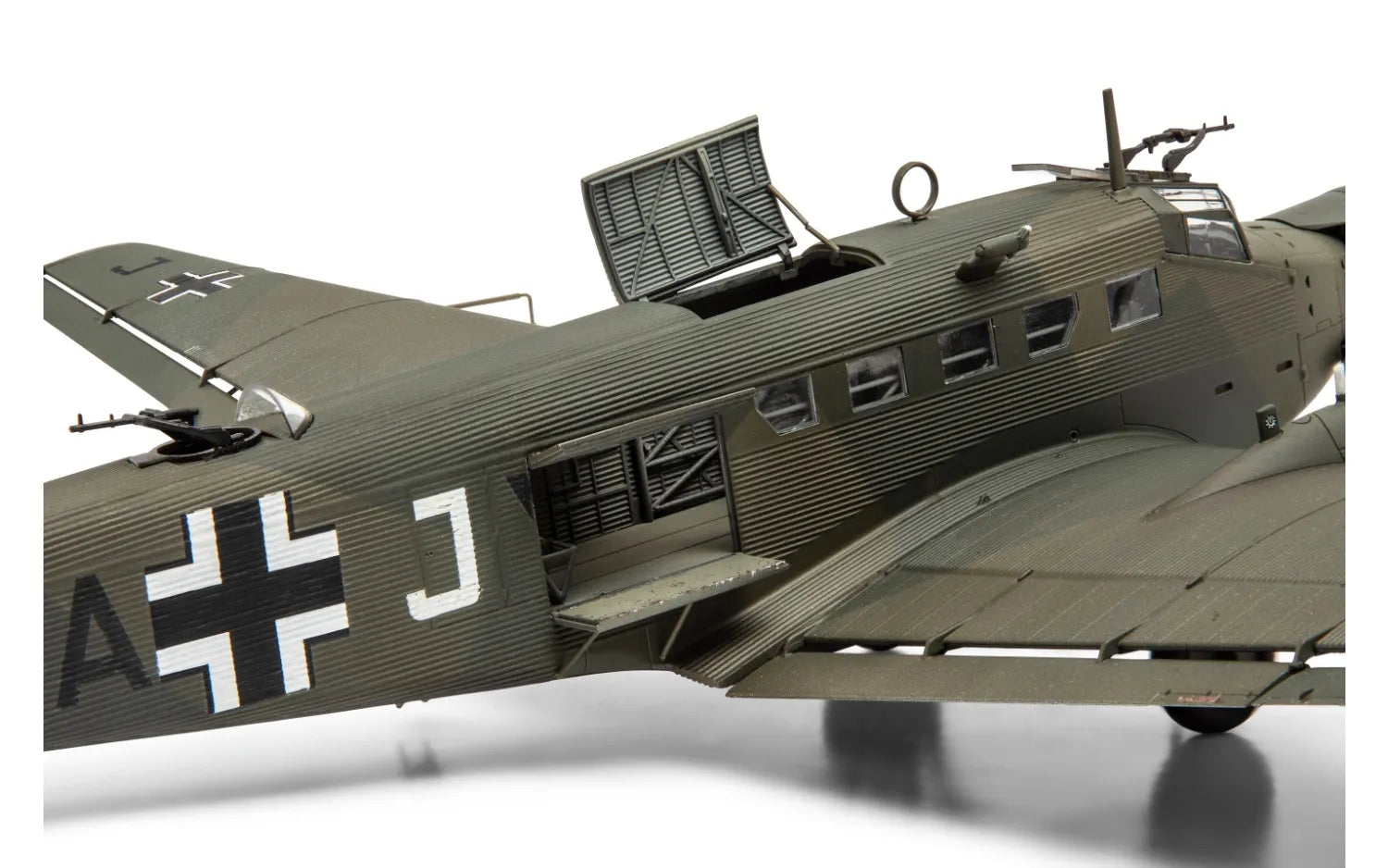 Detalle bodega con la decoración 2 de la maqueta del avión de transporte alemán Junker Ju-52/3m en escala 1:72 de Airfix referencia A08022