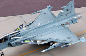 KITTY HAWK (1/48) Saab Jas-39B/D Gripen