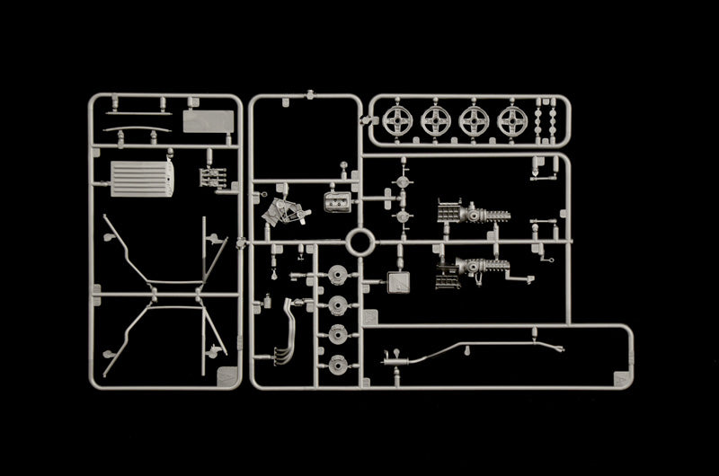 Grapa 1 de la maqueta del coche de rally Lancia Fulvia de 1972 en escala 1:24 de Italeri referencia 3670