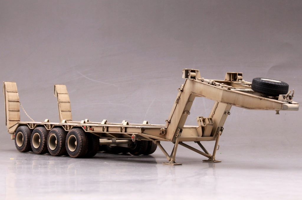 Foto del remolque de la maqueta del camión pesado M911 C-HET con remolque M747 en escala 1:35 de Hobby boss referencia 85519