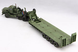 Vista trasera de la maqueta del camión militar M911 C-HET con remolque Talbert de 64 toneladas en escala 1:35 de Hobbyboss referencia 85524