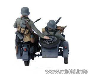 MASTER BOX (1/35) German Motorcyclists 1940-1943 "Letting off steam..."
