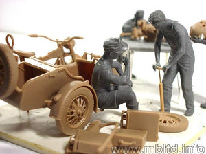 MASTER BOX (1/35) German Motorcycle Repair Crew