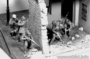 MASTER BOX (1/35) « Qui est-ce ? » - Troupes de montagne allemandes &  Marines soviétiques, printemps 1943