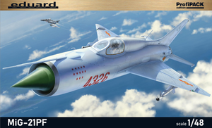 Portada de la caja de la maqueta del caza soviético Mig-21 PF en escala 1:48 de  Eduard con referencia 8236