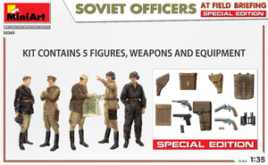 MINIART (1/35) Soviet Officers At Field Briefing Special Edition