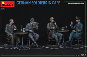 MINIART (1/35) German Soldiers In Cafe