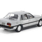 Foto con decoración gris de la maqueta del Nissan Skyline Sedan 2000 Turbo GT ES en escala 1:24 de Tamiya referencia 24374