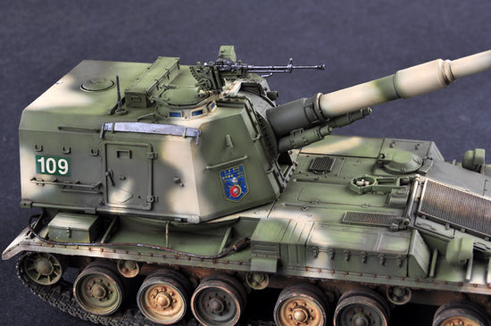 Foto lateral derecha de la maqueta del cañón autopropulsado chino PLZ-83A SPH en escala 1:35 de Trumpeter referencia 05536