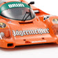 Vista frontal de la maqueta del coche de competición Porsche 962C del equipo Jagermeister en escala 1:24 de Tamiya referencia 24372