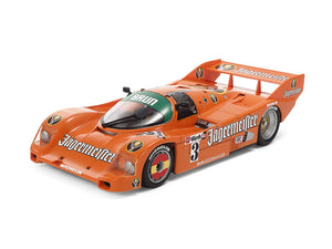 Vista lateral izquierda de la maqueta del coche de competición Porsche 962C del equipo Jagermeister en escala 1:24 de Tamiya referencia 24372