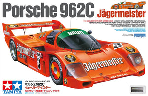 Portada de la caja de la maqueta del coche de competición Porsche 962C del equipo Jagermeister en escala 1:24 de Tamiya referencia 24372