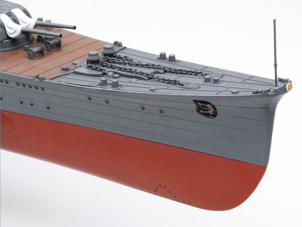 Proa de la maqueta del crucero pesado japones Mogami en escala 1/350 de Tamiya con referencia 78021