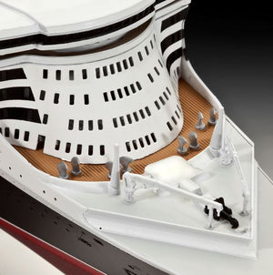 REVELL (1/700) Queen Mary 2 - Ocean Liner