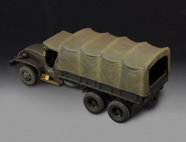 Foto lateral de las lonas hechas en resina para camiones de transporte norteamericanos de 6 ejes en escala 1:35 de Royal Model referencia RM624