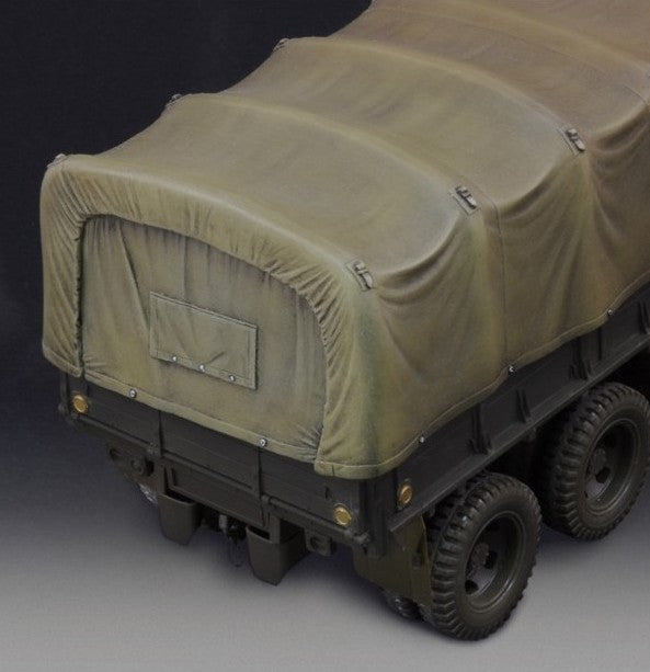 Foto trasera de las lonas hechas en resina para camiones de transporte norteamericanos de 6 ejes en escala 1:35 de Royal Model referencia RM624