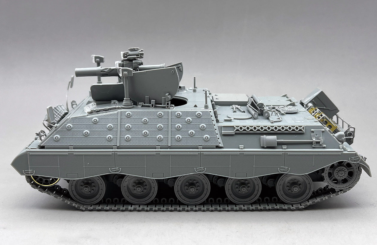 Vista lateral izquierda de la maqueta del vehículo anticarro alemán Jaguar 2 en escala 1:35 de Das Werk referencia 35036