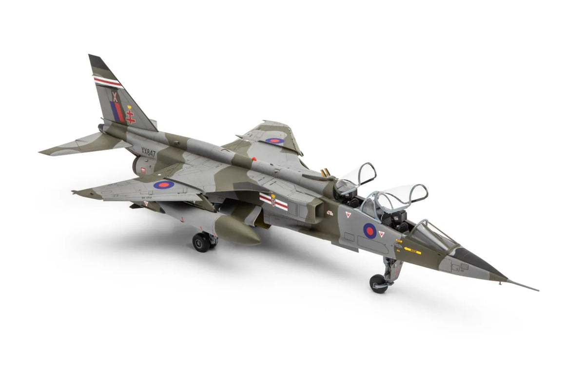 Vista lateral decoración 1 de la maqueta del caza británico biplaza Sepecat Jaguar T.2 y T.4 en escala 1:48 de Airfix referencia A11011