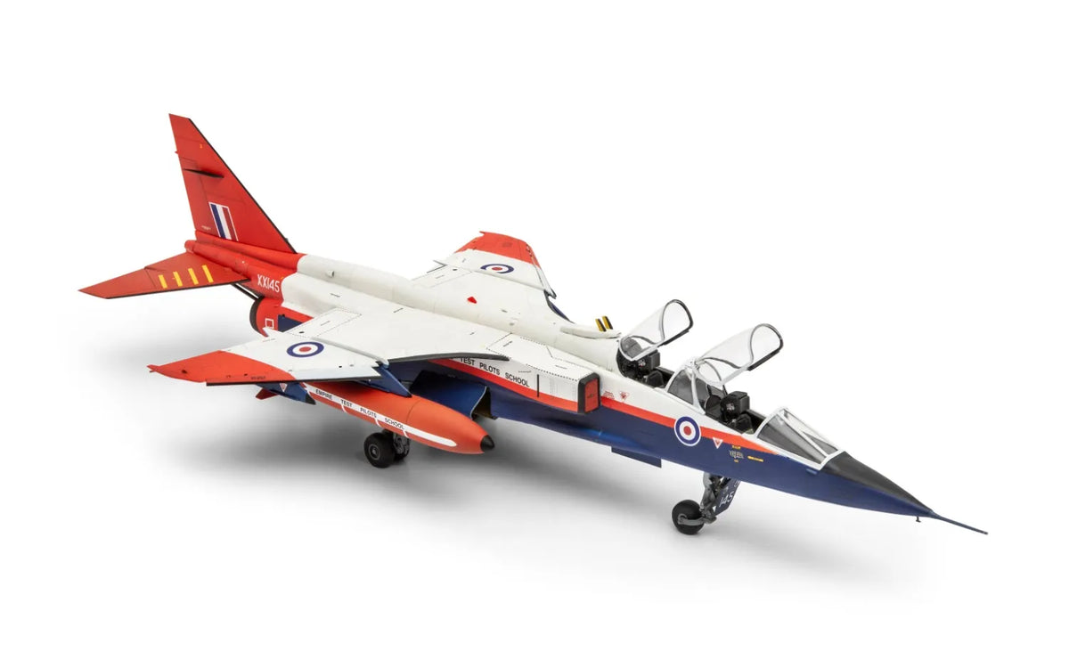 Vista lateral decoración 3 de la maqueta del caza británico biplaza Sepecat Jaguar T.2 y T.4 en escala 1:48 de Airfix referencia A11011