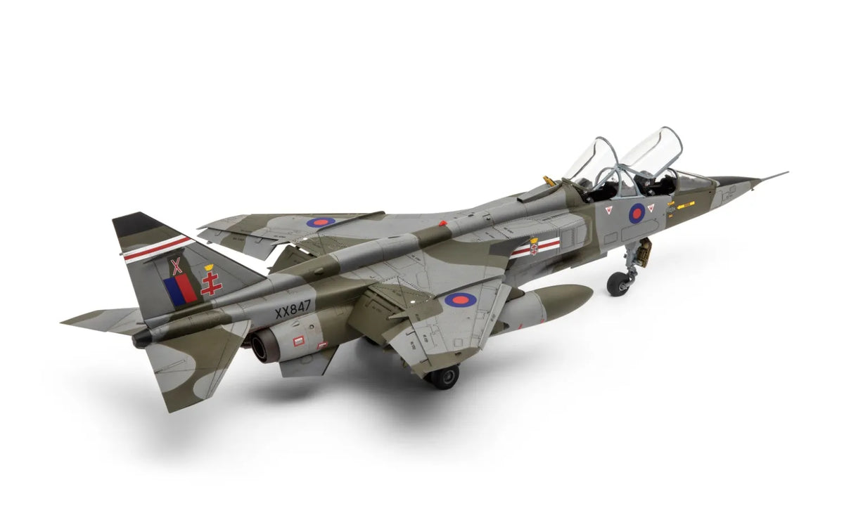 Vista trasera de la maqueta del caza británico biplaza Sepecat Jaguar T.2 y T.4 en escala 1:48 de Airfix referencia A11011