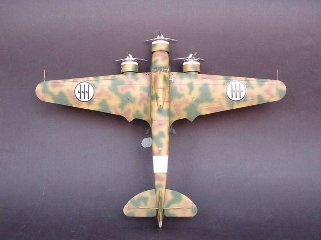 Vista aerea de la maqueta del avion italiano SM-79 Sparviero en escala 1:48 de Trumpeter referencia 02817