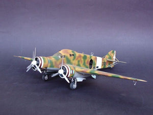 Vista frontal de la maqueta del avion italiano SM-79 Sparviero en escala 1:48 de Trumpeter referencia 02817