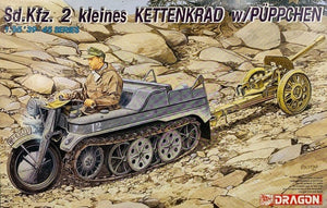 Portada de la caja de la maqueta del vehículo ligero alemán de transporte Kettenkrad con cañón anti-carro en escala 1:35 de Dragon referencia 6114