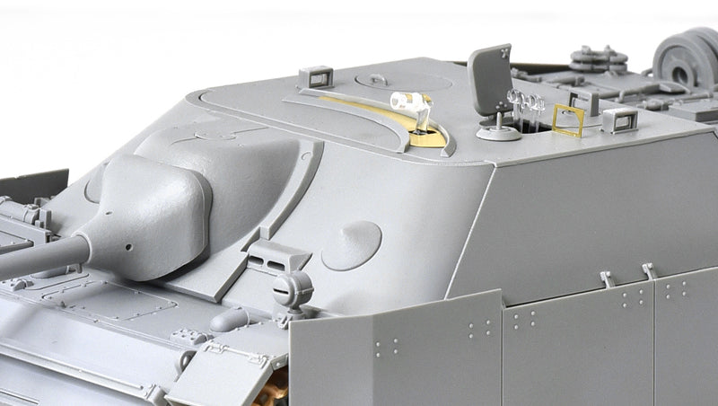 Foto detalle frontal de la maqueta del cazacarros Jagdpanzer IV A0 en escala 1:35 de Dragon referencia 6843