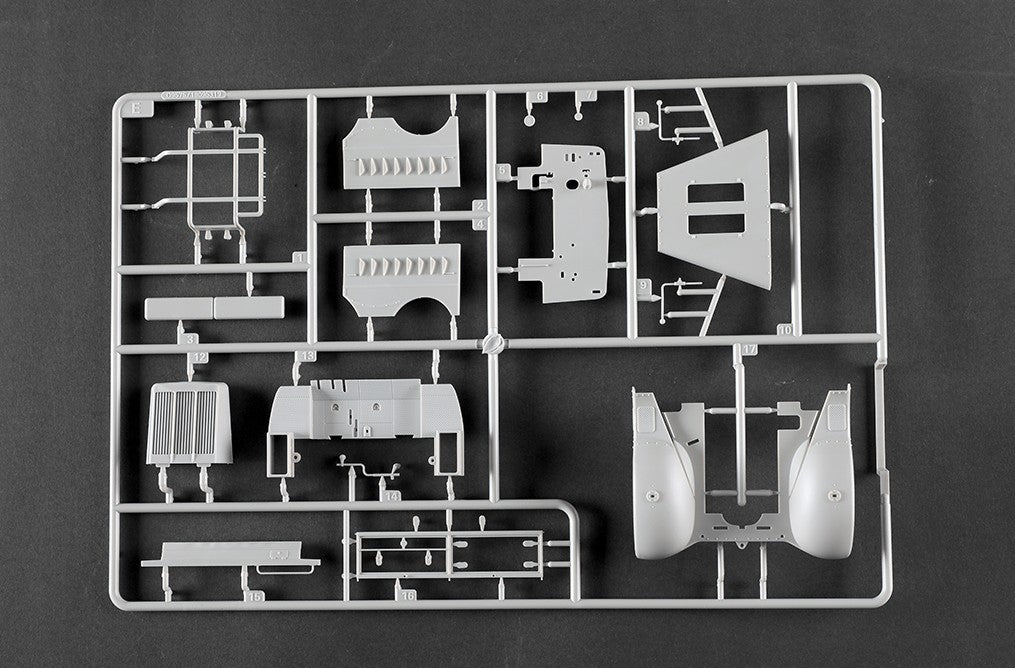 Grapa B de la maqueta del Sd.Kfz.9 Famo en escala 1:35 de Trumpeter con referencia 09575