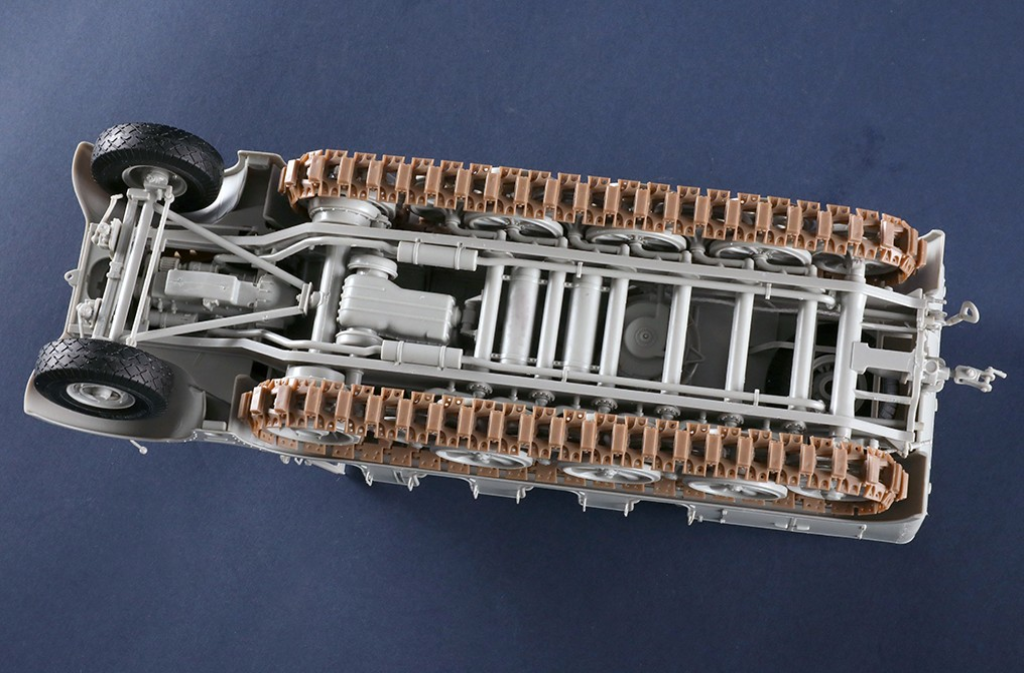 Foto detalle bajos de la maqueta del Sd.Kfz.9 Famo en escala 1:35 de Trumpeter con referencia 09575