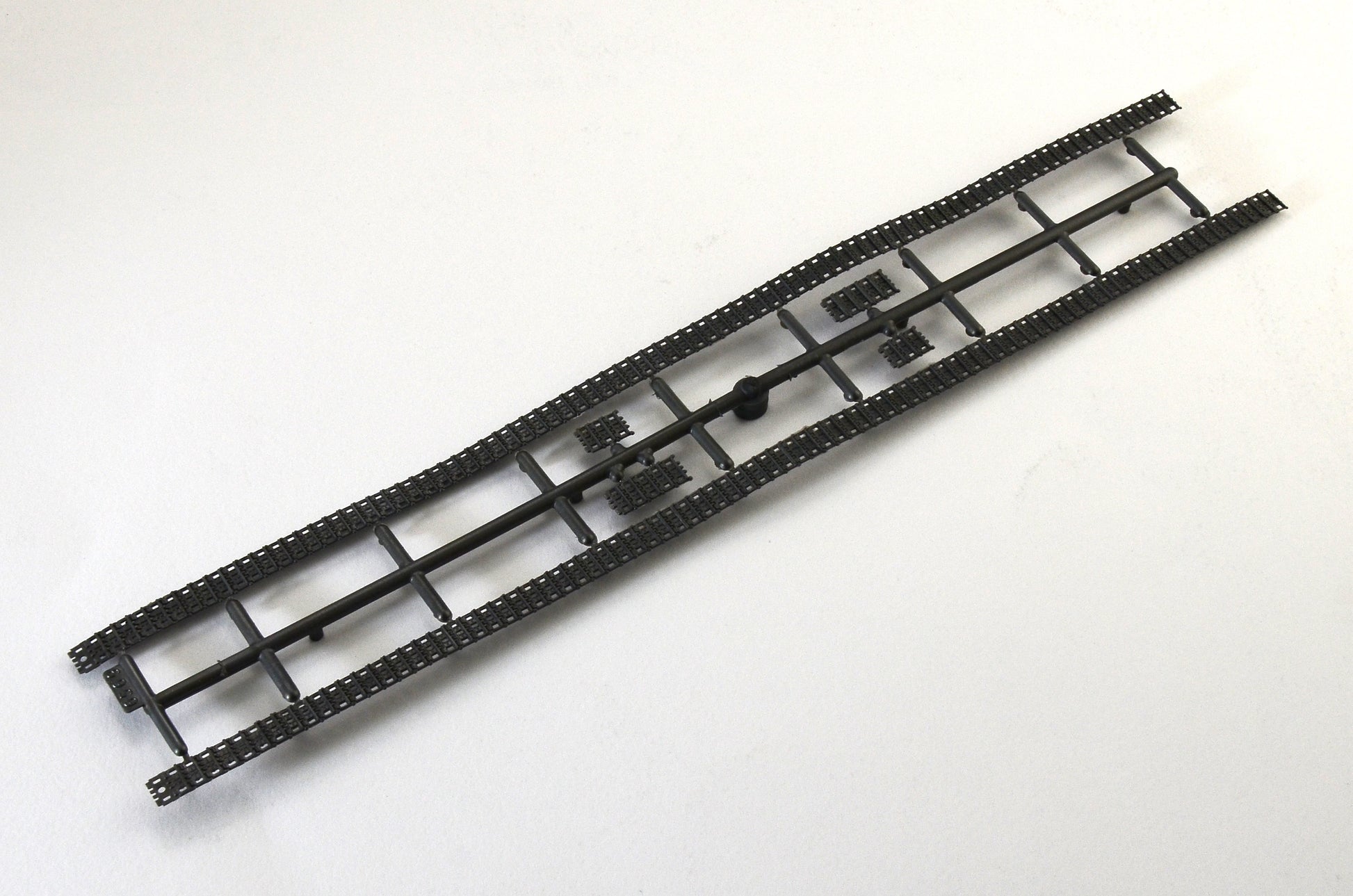 Cadenas de vinilo de la maqueta del carro italiano Semovente M2 en versión mejorada en escala 1:35 de Italeri referencia 6759